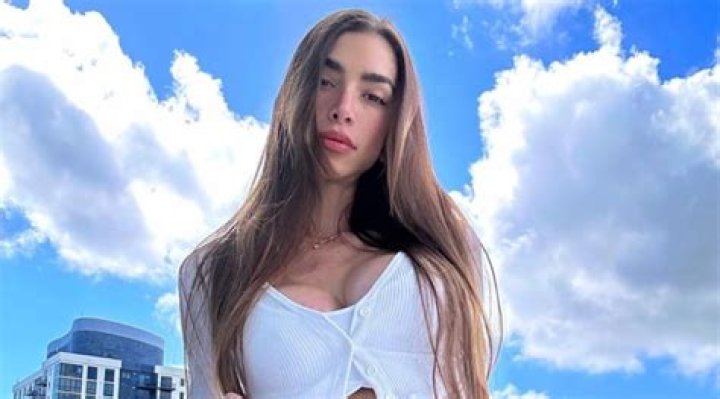 Anllela Sagra- Net Worth, Wiki, Age, Ethnicity, Boyfriend, Height