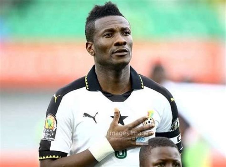 Asamoah Gyan Overwhelmed After Receiving $100 Gift From Die-Hard Fan