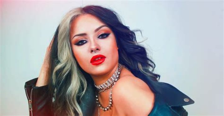 Bellsavvy unveils her sassy new visuals for “Queen of my Mind”