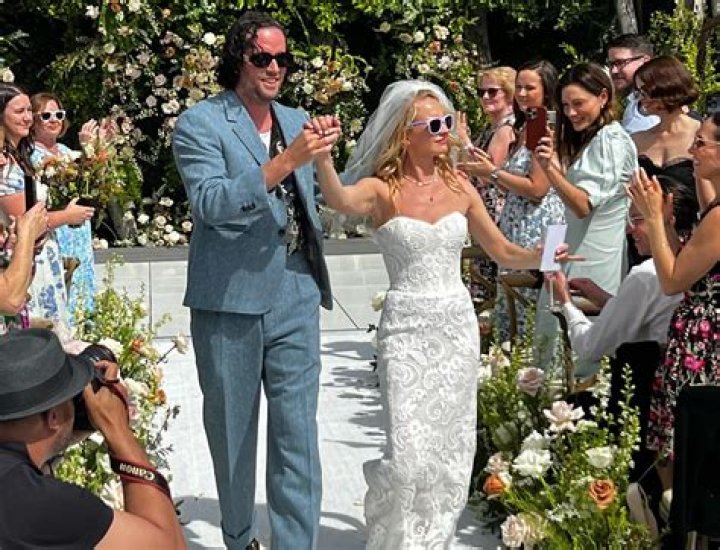 
Britt Robertson And Paul Floyd Got Married	