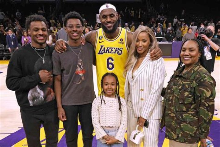 Bronny James Wiki, Height, Biography, Age, Net Worth, Girlfriend, Instagram