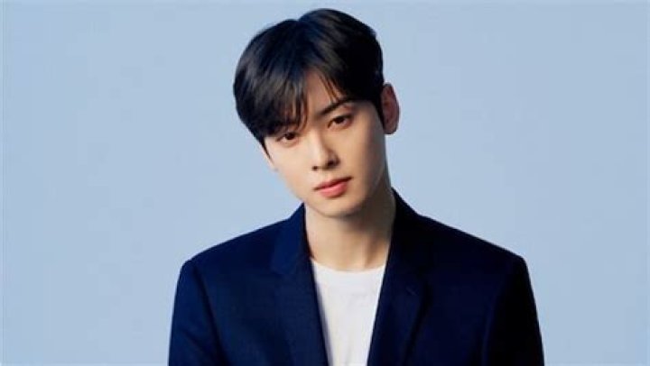 Cha Eun-Woo- Bio, Height, Age, Height, Net worth, Girlfriend