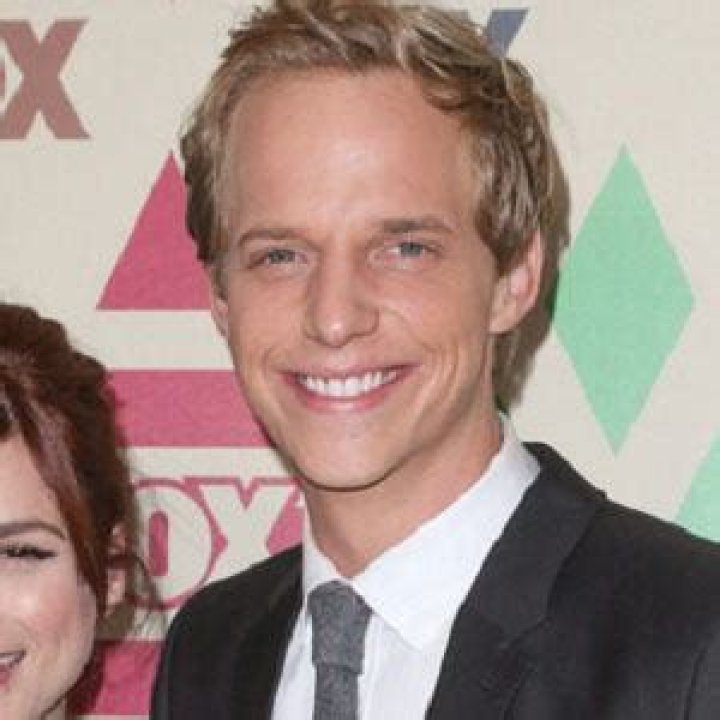 Chris Geere Net Worth, Age, Height, Bio, Birthday, Wiki!
