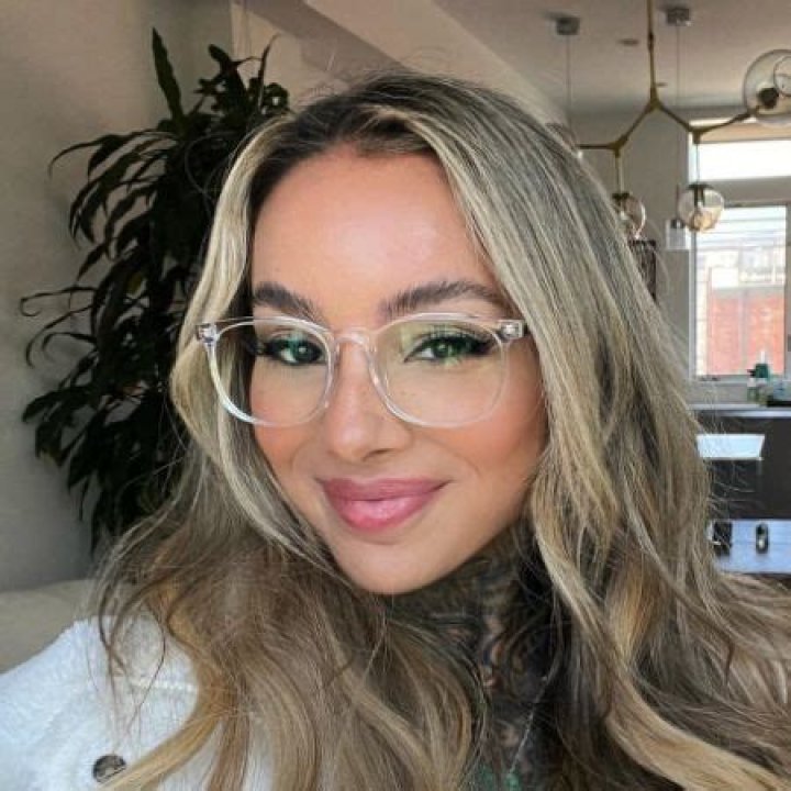 Cleo Kinnaman - Net Worth, Age, Height, Birthday, Bio, Wiki!