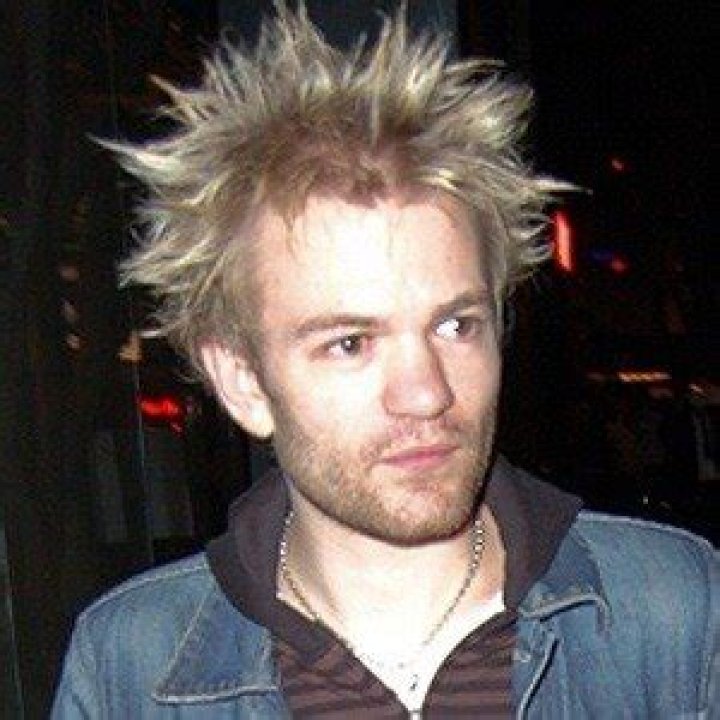 Deryck Whibley Net Worth, Age, Height, Bio, Birthday, Wiki!