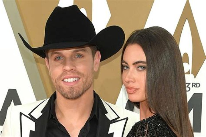 Dustin Lynch’s Girlfriend: Who is Dustin Lynch Dating?