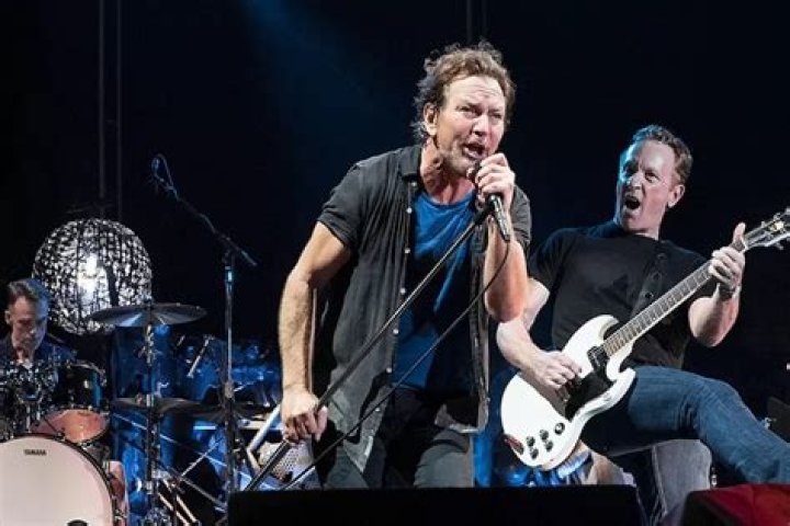Eddie Vedder’s Throat Injury Led Pearl Jam To Cancel Their Vienna Show