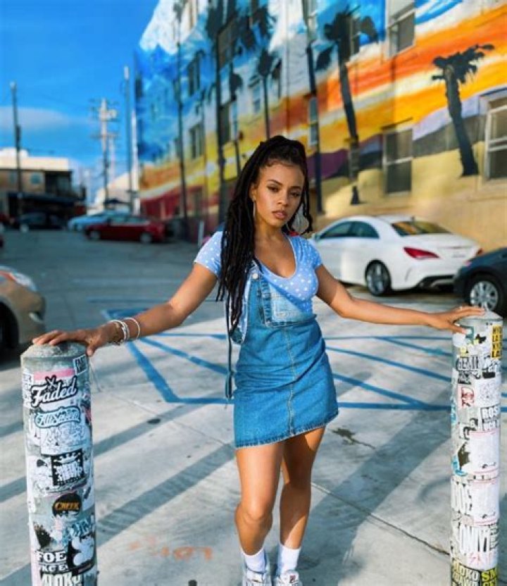 Efrangeliz Medina Net Worth, Age, Height, Bio, Birthday, Wiki!