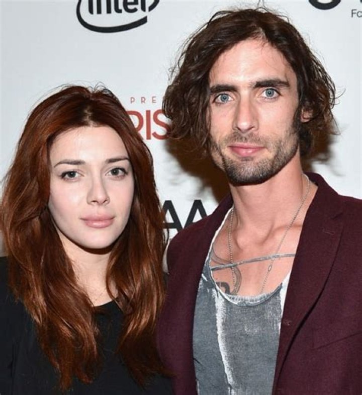 Elena Satine: Husband, net worth, tattoos, smoking & body measurements