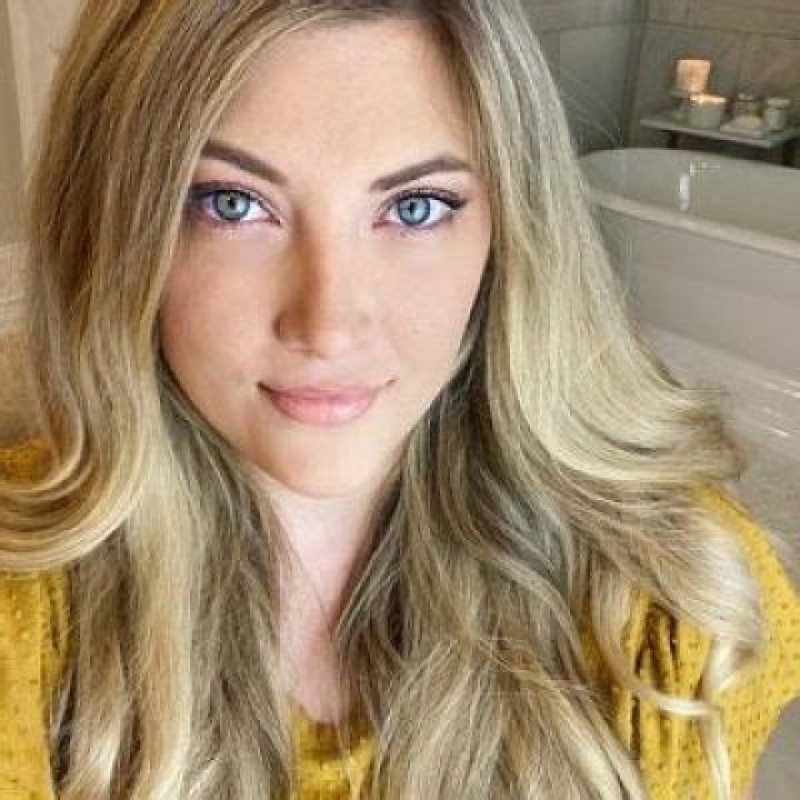 Elle Fowler - Net Worth, Age, Height, Birthday, Bio, Wiki!