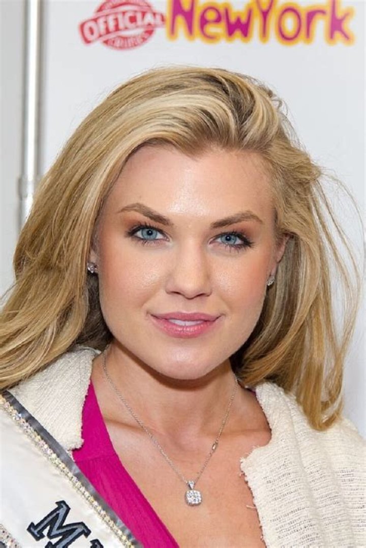 Erika Frantzve (m.) ​Net Worth, Age, Instagram, Wikipedia, Engagement Ring, Height