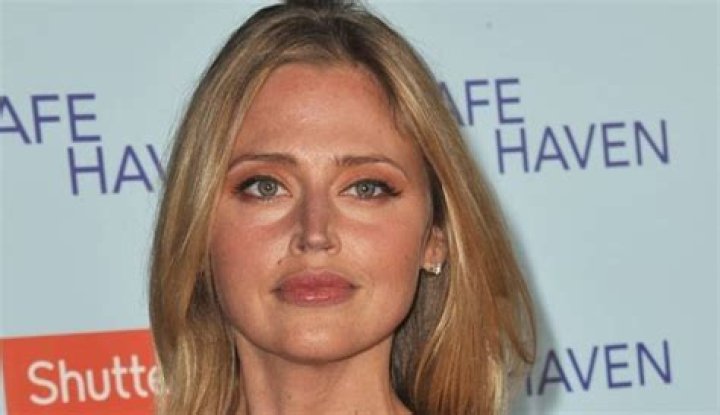 Estella Warren - Net Worth, Age, Height, Birthday, Bio, Wiki!