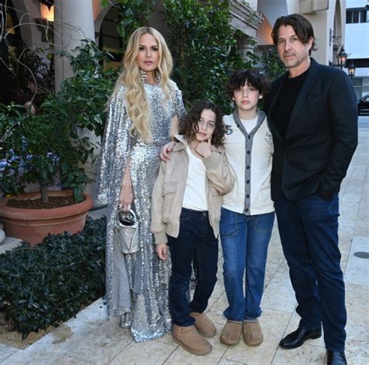 Fame | Cassie Berman net worth and salary income estimation Apr, 2024
