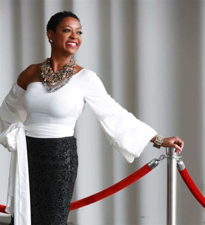 Gloria Mayfield Banks Net Worth 2024, Age, Height, Bio, Birthday, Wiki!
