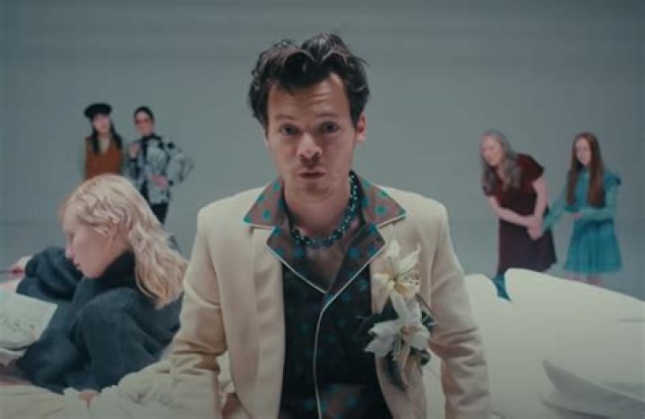 Harry Styles Releases Studio Version of 'Girl Crush' and it is Everything