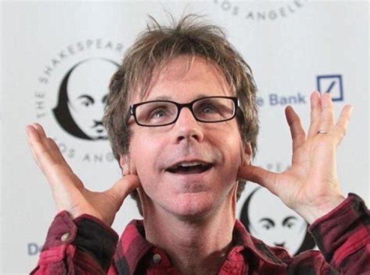 How much does Dana Carvey earn?