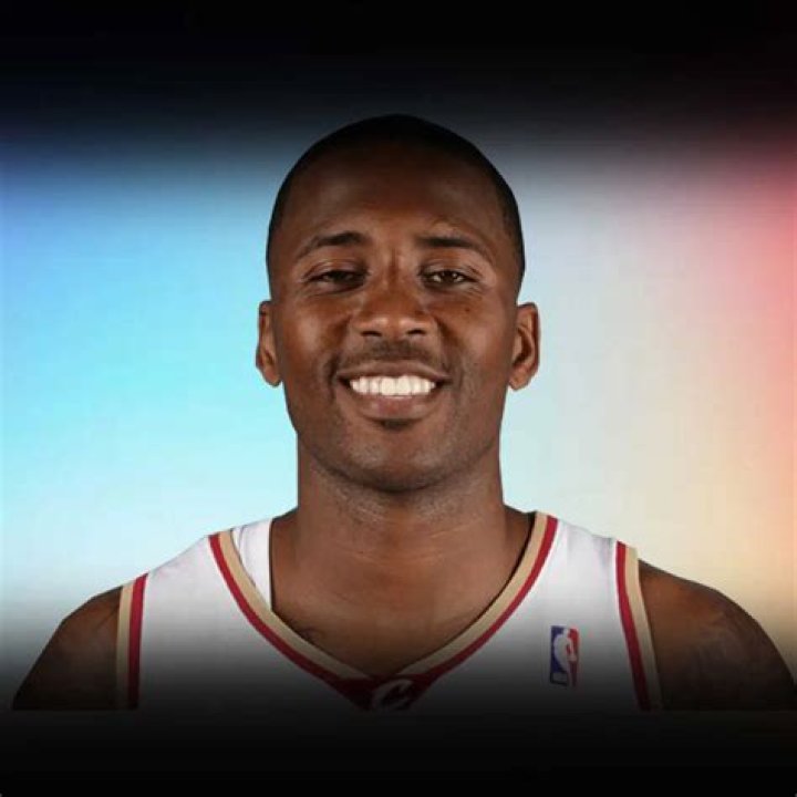 How Much is Lorenzen Wright Worth?
