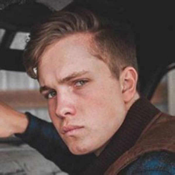 Hunter Hoffman Net Worth, Age, Height, Bio, Birthday, Wiki!