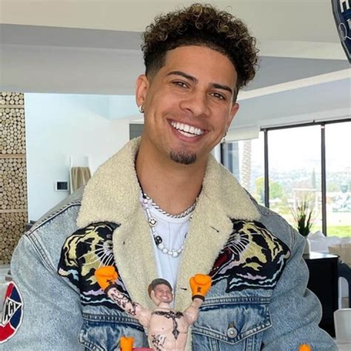 Inside The Life of famous Youtuber Austin McBroom: Biography,Net Worth & more