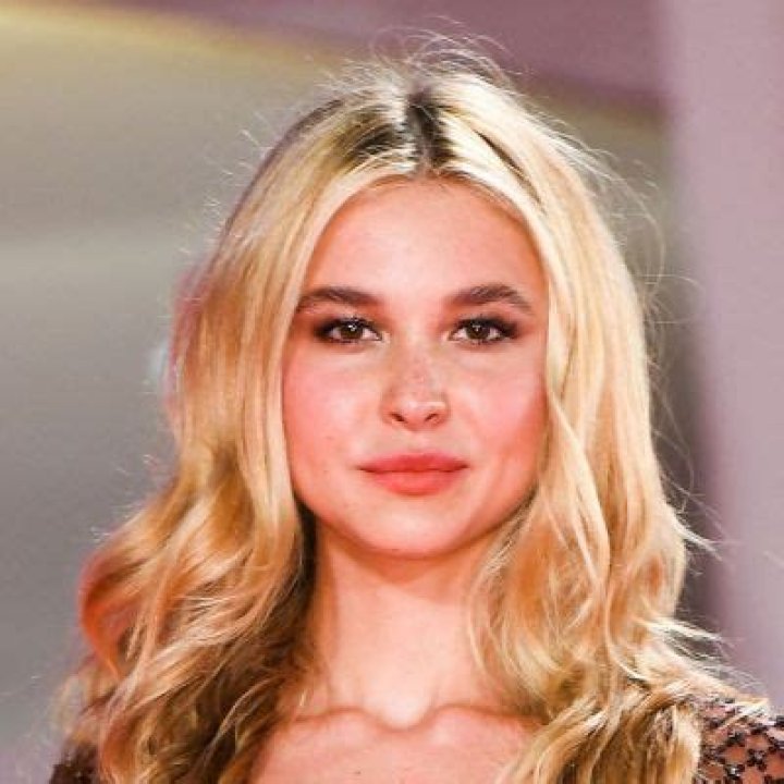 Isabel May- Wiki, Age, Net Worth, Relationship, Height, Career