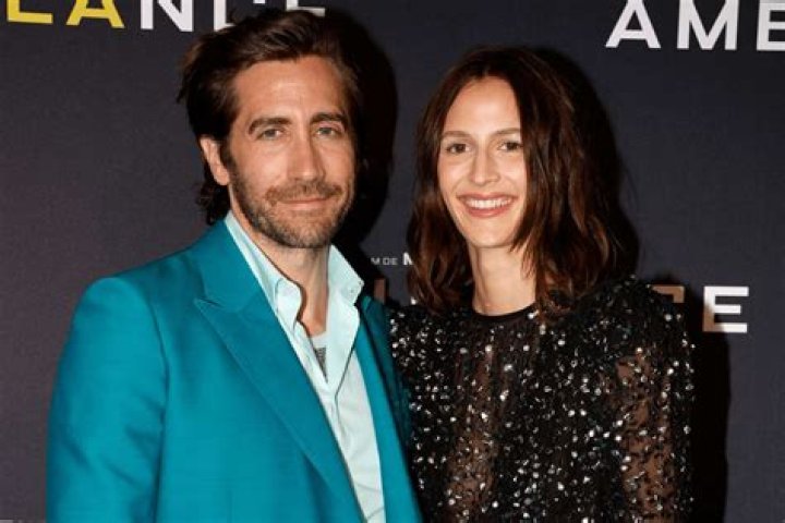Jake Gyllenhaal Net Worth, Age, Height, Bio, Birthday, Wiki!