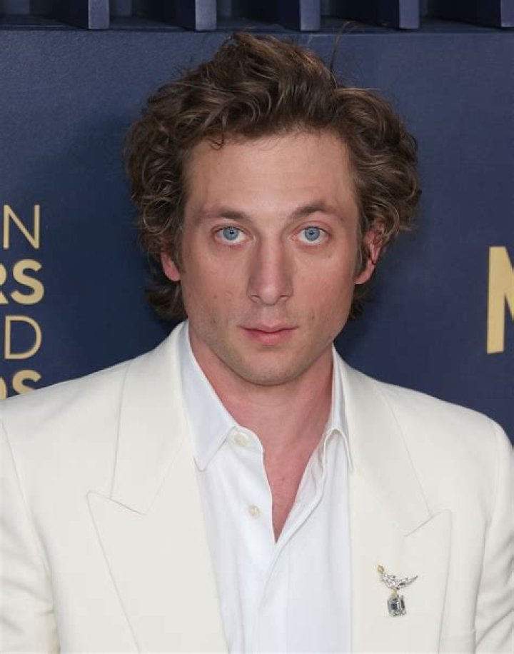 Jeremy Allen White Net Worth, Age, Height, Bio, Birthday, Wiki!