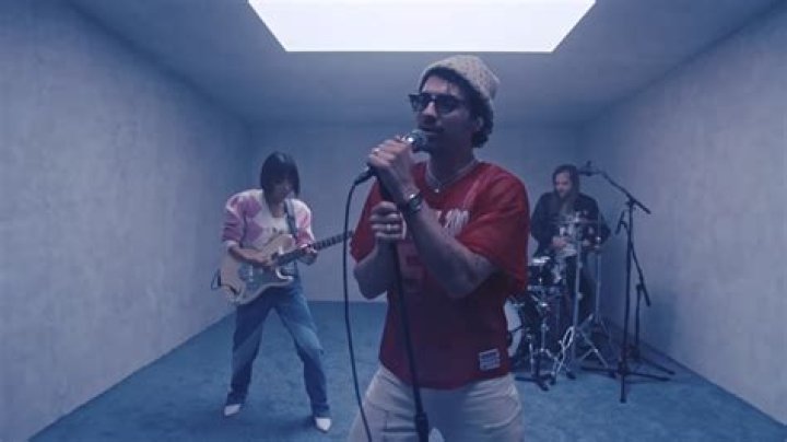 Joe Jonas-led DNCE release live performance of their newest song 