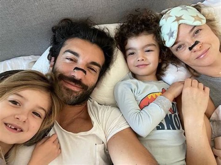 Justin Baldoni Bio, Parents, Wife, Children, Siblings