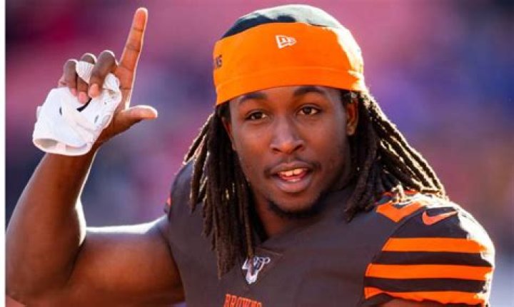 Kareem Hunt Bio, Age, Parents, Wife, Children, Net Worth