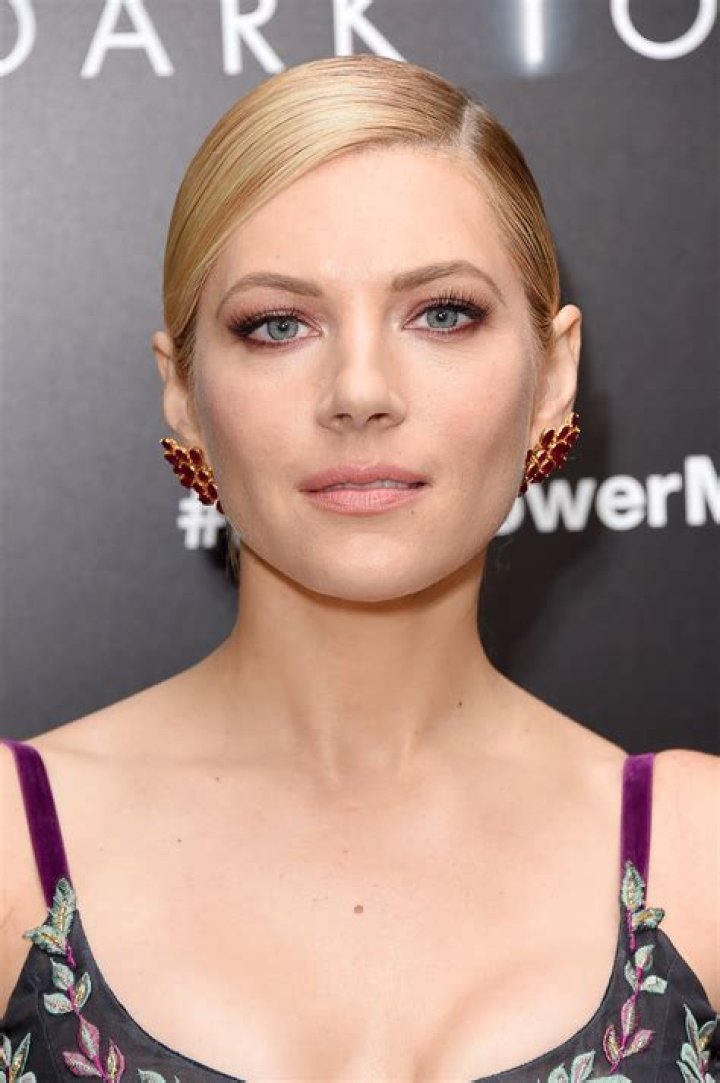 Katheryn Winnick Net Worth, Age, Height, Bio, Birthday, Wiki!