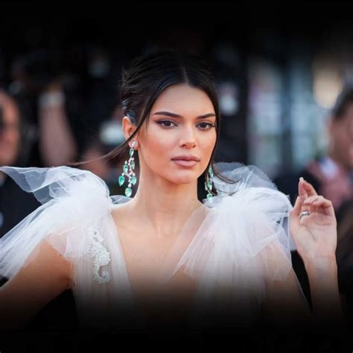 Kendall Jenner (Model) Bio, Age, Wiki, Height, Weight, Body Measurements, Boyfriend, Net Worth, Facts