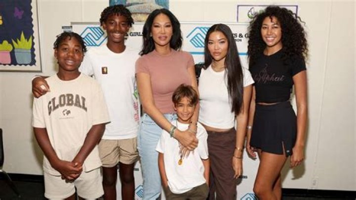 Kimora Lee Simmons Net Worth, Age, Height, Bio, Birthday, Wiki!