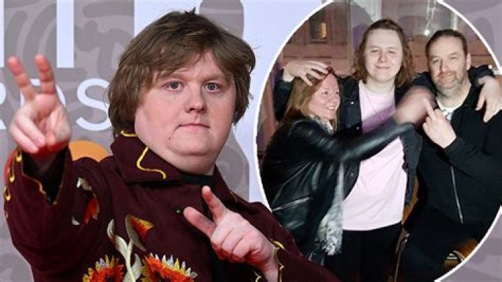 Lewis Capaldi Bio, Age, Parents, Wife, Children, Net Worth