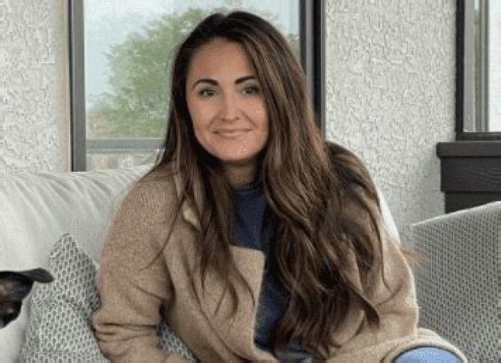 Lindsay Schweitzer- Net Worth, Bio, Age, Ethnicity, Height, Career