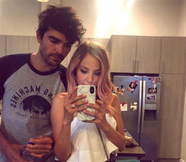 Mackenzie Porter- Wiki, Age, Height, Boyfriend, Net Worth