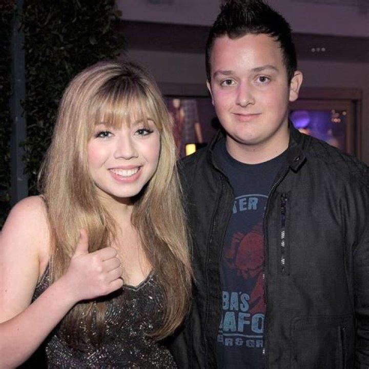 Noah Munck- Net Worth, Age, Ethnicity, Girlfriend, Height, Career