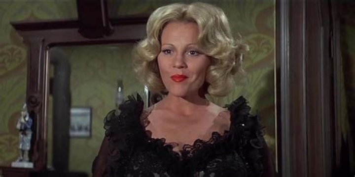 Robyn Hilton- Bio, Wiki, Age, Height, Weight, Net Worth, Relationship