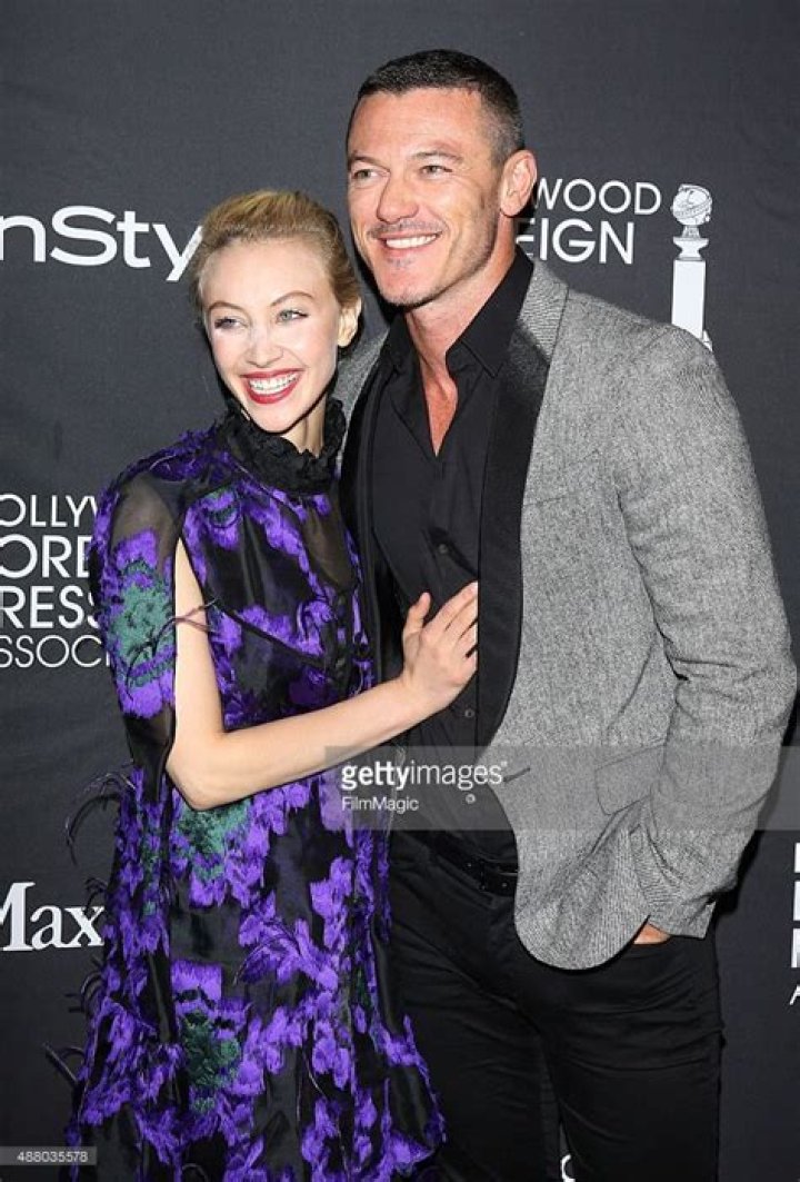 Sarah Gadon: Boyfriend, net worth, tattoos, smoking & body measurements