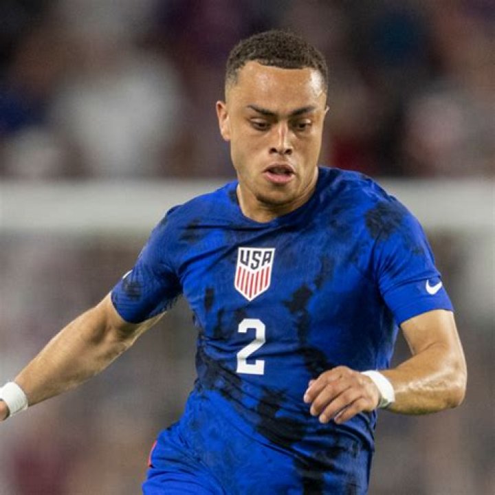 Sergiño Dest Bio, Age, Height, Wife, Parents, Children, Net Worth