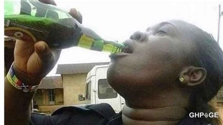 She Should Be Invited By IGP’ ­– Ghanaians React To Photo Of Policewoman Drinking Beer Whilst On Duty