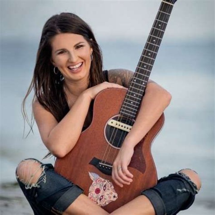 Sheena Brook Net Worth, Age, Height, Bio, Birthday, Wiki!