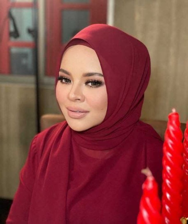 Siti Sarah- Net Worth, Bio, Age, Husband, Ethnicity, Height, Career