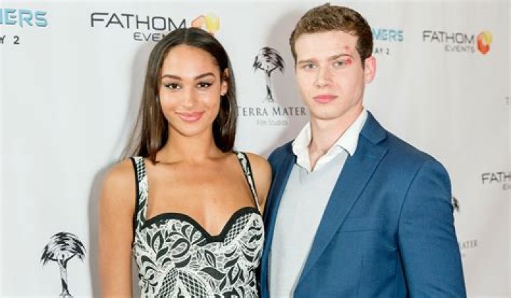 StarK’s Girlfriend: Who is StarK Dating?
