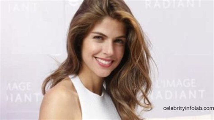 Stephanie Cayo Net Worth, Age, Height, Bio, Birthday, Wiki!