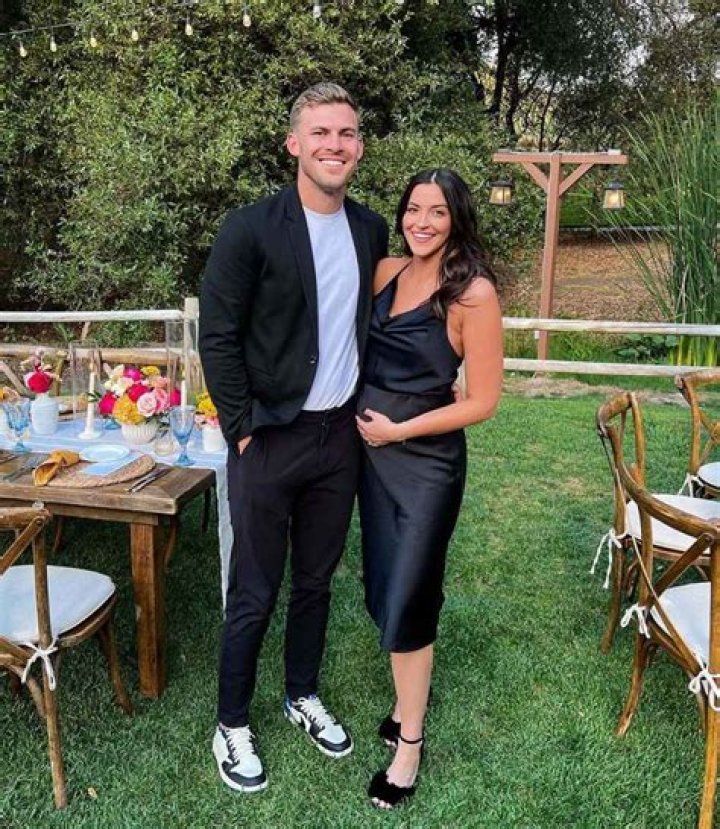 Taylor Mock And Tia Booth Age Gap – Meet The Bachelor In Paradise Alum On Instagram