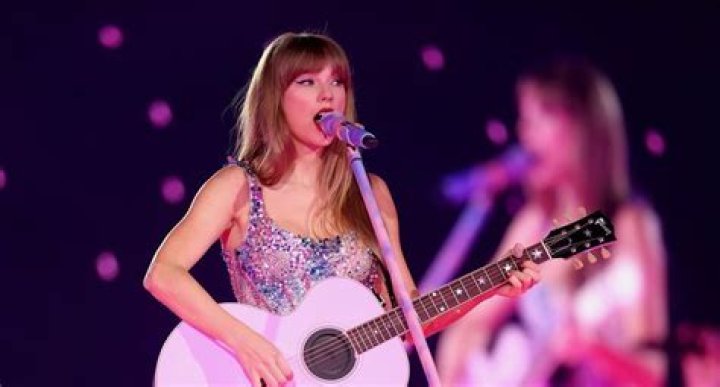 Taylor Swift brings squad up on stage