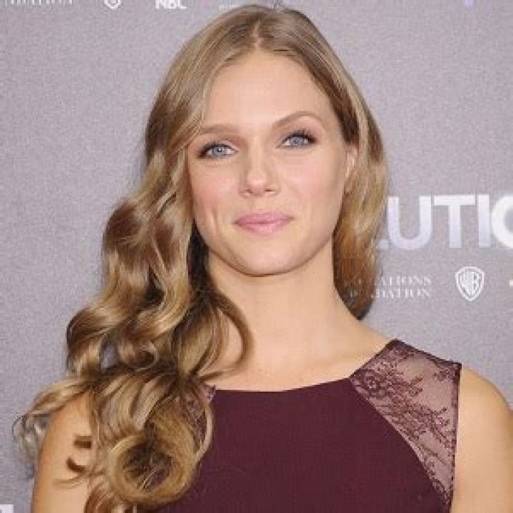 Tracy Spiridakos – Boyfriend, Children, Siblings, Net Worth, Husband