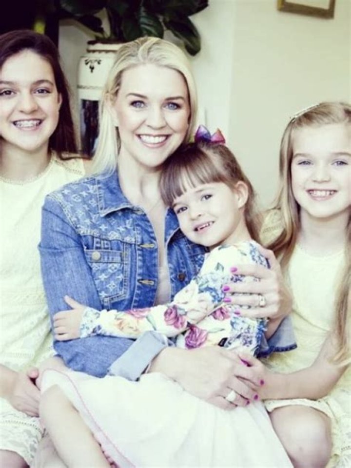 What Is Lauren Newton Net Worth? Everything To Know About Bert Newton Daughter
