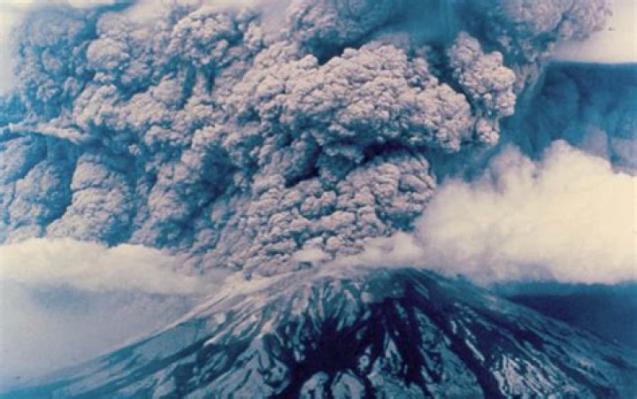 What type of eruption did mount hood have