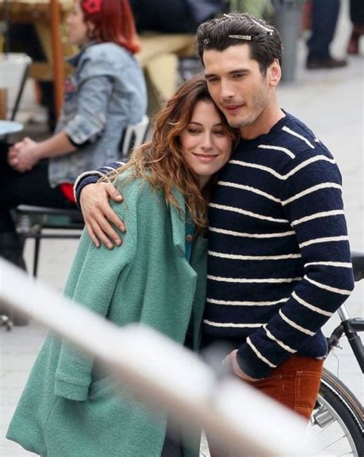 Who is Álex González Dating – Álex González's Girlfriend & Exes
